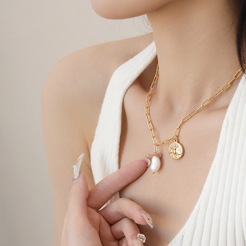 Gold-Plated Chic Vintage Medallion and Pearl Drop Necklace