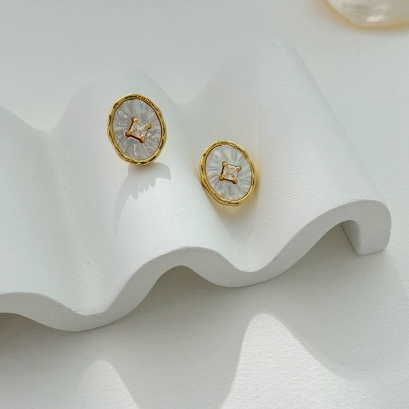 Gold-Plated Shell Earrings with Zirconia